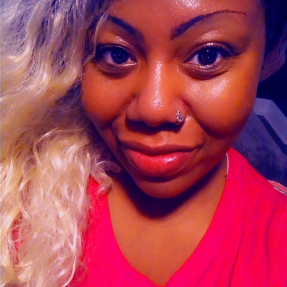 Meet your Posher, Kayla